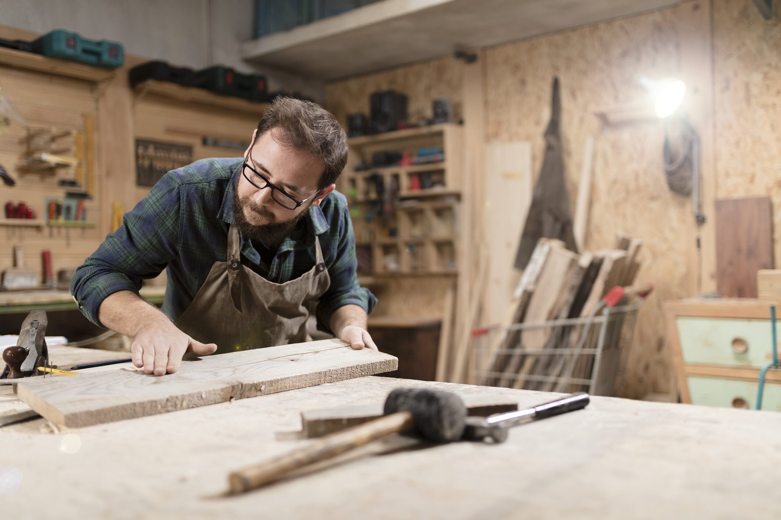 Wood,Designer,Working,In,Workshop.